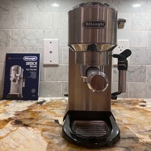 De’Longhi Deluxe Espresso Machine in Stainless Steel